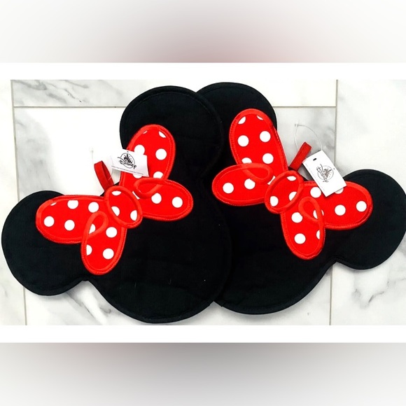 NWT Set of 2 Minnie Mouse Potholders Oven Mitts Kitchen Pot Holder Disney Parks - Picture 2 of 5